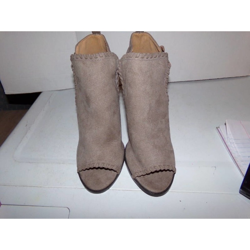 QUPID TAN SUEDE LEATHER SANDALS LADIES BRAIDED EDGE BUCKLE SIDES SIZE 10 - Picture 5 of 8